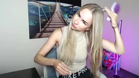 Snapshot of erikagavin chatting on 07-10-26, 11:57 Erika online show from 07-10-26, 11:57