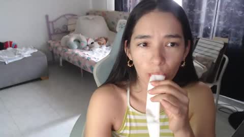 erina_1 online show from 05-06-26, 06:02