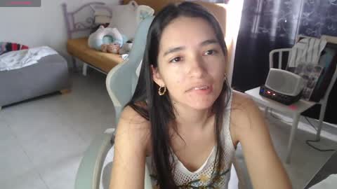 erina_1 online show from 06-04-26, 05:30