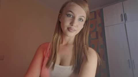 Snapshot of erinnnaji chatting on 06-06-26, 03:39 Katrin online show from 06-06-26, 03:39
