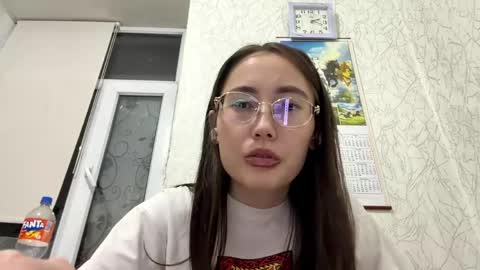 Snapshot of erinnthurmond chatting on 06-05-26, 09:20 Luna online show from 06-05-26, 09:20
