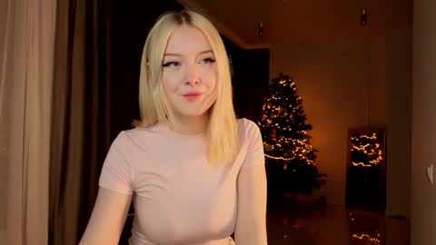 Snapshot of erlenbayer chatting on 02-25-26, 08:18 Chanel online show from 02-25-26, 08:18