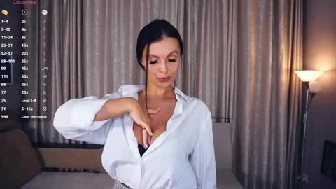 Snapshot of erlinefairall chatting on 09-29-25, 07:30 Erline and Monica online show from 09-29-25, 07:30