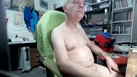 Snapshot of ernello chatting on 06-08-26, 04:02 ernello online show from 06-08-26, 04:02