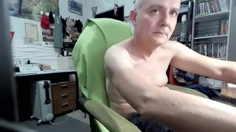 Snapshot of ernello chatting on 06-10-26, 05:45 ernello online show from 06-10-26, 05:45