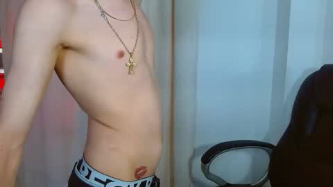 Snapshot of eroboyxox chatting on 02-25-26, 08:40 eroboyxox online show from 02-25-26, 08:40