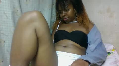 Snapshot of erolinee chatting on 09-13-25, 03:56 erolinee online show from 09-13-25, 03:56