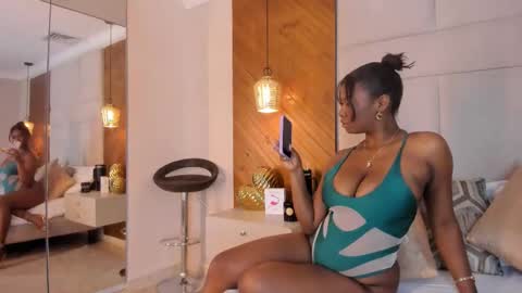 Snapshot of eroticalana_ chatting on 02-06-26, 12:37 Alana online show from 02-06-26, 12:37