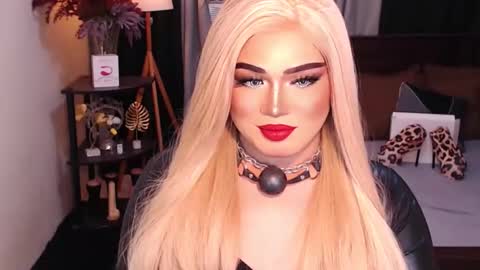 Snapshot of eroticfowler69 chatting on 12-14-24, 03:58 Anastasia online show from 12-14-24, 03:58