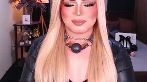 Snapshot of eroticfowler69 chatting on 01-11-25, 05:07 Anastasia online show from 01-11-25, 05:07