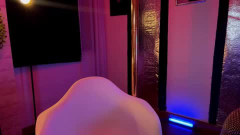 Snapshot of eroticmaze chatting on 05-11-26, 11:35 Salom online show from 05-11-26, 11:35