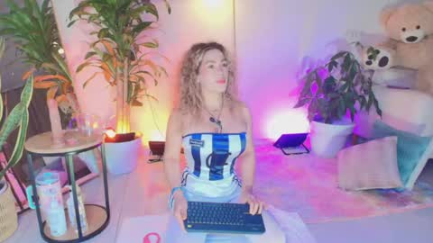 Snapshot of erotik_lady chatting on 06-07-26, 04:38 TINY online show from 06-07-26, 04:38