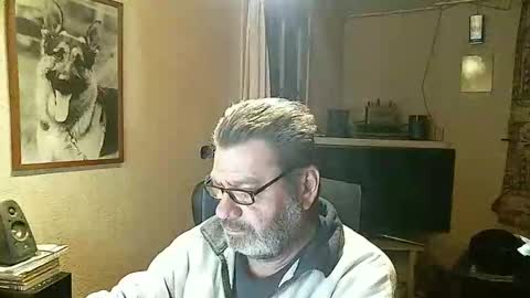 Erwins room welcome sound on online show from 01-23-25, 12:57