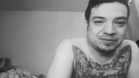 Snapshot of escodamus12 chatting on 03-10-25, 04:14 escodamus12 online show from 03-10-25, 04:14