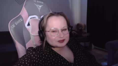 Snapshot of esfir_ chatting on 10-31-25, 11:55 esfir_ online show from 10-31-25, 11:55