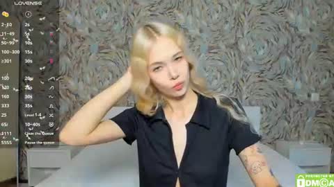 Snapshot of eshcka chatting on 06-17-26, 06:05 Megan and Brad online show from 06-17-26, 06:05