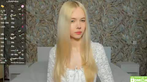Snapshot of eshcka chatting on 06-19-26, 05:34 Megan and Brad online show from 06-19-26, 05:34