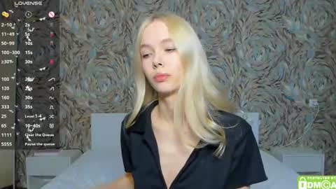 Snapshot of eshcka chatting on 06-25-26, 05:07 Megan and Brad online show from 06-25-26, 05:07