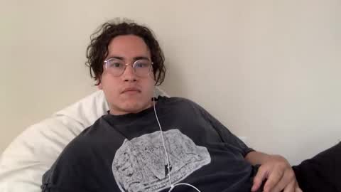 esiiiiiiiiis online show from 04-19-26, 03:00