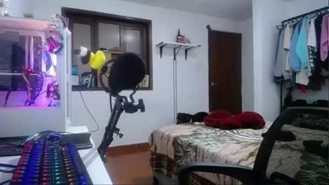 Esteban online show from 12-29-24, 01:49
