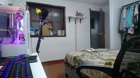 Esteban online show from 12-31-24, 02:29