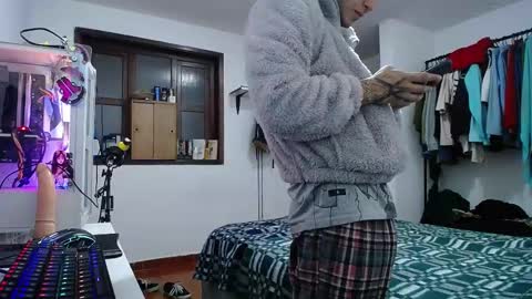 Esteban online show from 01-21-25, 02:33