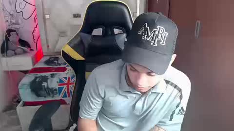 Snapshot of eskayler_ chatting on 09-09-25, 12:59 eskayler_ online show from 09-09-25, 12:59