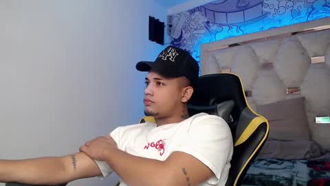 Snapshot of eskayler_ chatting on 09-25-25, 10:24 eskayler_ online show from 09-25-25, 10:24