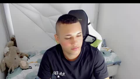 Snapshot of eskayler_ chatting on 01-06-26, 01:48 eskayler_ online show from 01-06-26, 01:48