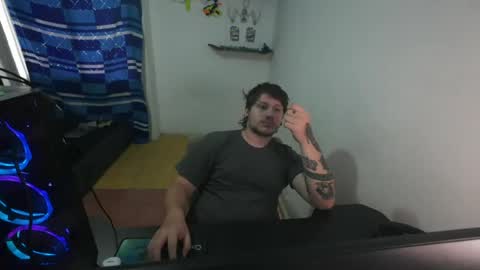 Snapshot of eskol212 chatting on 07-12-26, 08:33 eskol212 online show from 07-12-26, 08:33