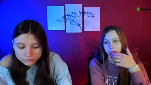esme_moore_ online show from 10-17-25, 08:28