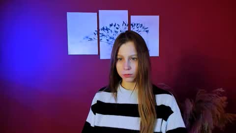 esme_moore_ online show from 10-19-25, 08:59