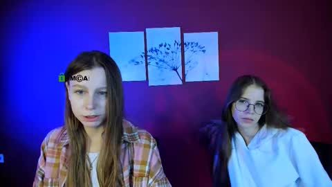 esme_moore_ online show from 10-20-25, 08:48