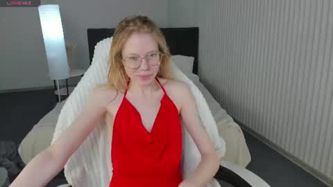 Snapshot of esme_runn chatting on 07-04-26, 03:02 Esme Runn online show from 07-04-26, 03:02
