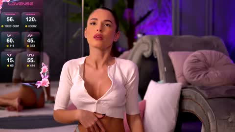 Snapshot of esmeainsley chatting on 12-10-24, 11:19 Raluca online show from 12-10-24, 11:19