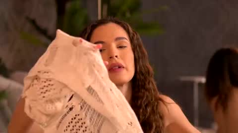 Snapshot of esmeainsley chatting on 03-05-25, 02:36 Raluca online show from 03-05-25, 02:36