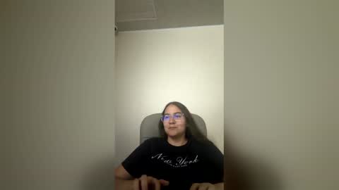 Esme online show from 04-16-26, 12:22