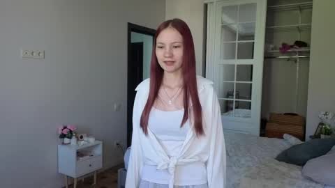 Esme online show from 05-18-26, 06:19