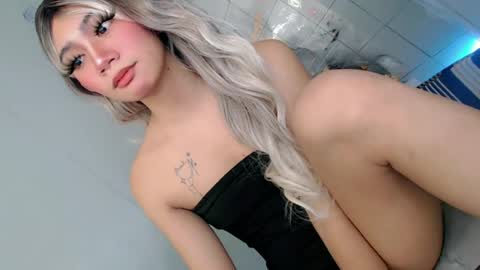 Snapshot of esmeralda28x chatting on 06-22-26, 11:57 esmeralda28x online show from 06-22-26, 11:57