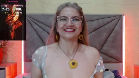 Snapshot of esmeralda_oikos chatting on 05-23-26, 03:23 Esmeralda .INDEPENDENT MODEL online Monday to Saturday 3 pm Chicago online show from 05-23-26, 03:23