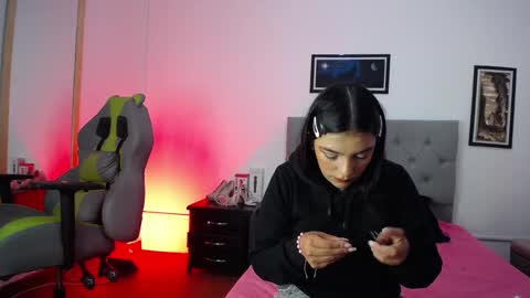 Perla online show from 10-07-25, 05:26