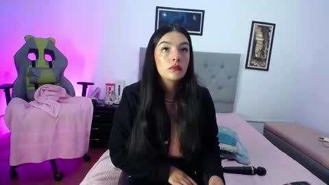 Perla online show from 10-14-25, 04:02