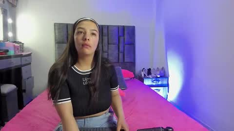 Perla online show from 12-22-25, 04:31