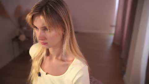 Snapshot of esmereal chatting on 07-20-26, 05:22 How was your Christmas online show from 07-20-26, 05:22