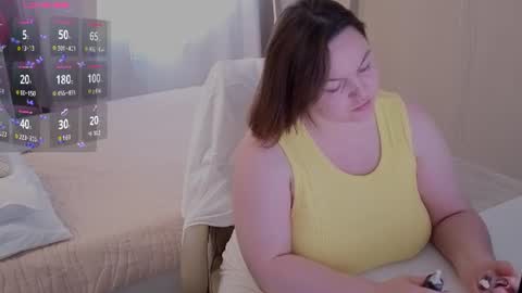 Snapshot of essensual_ chatting on 06-28-26, 01:22 Ava online show from 06-28-26, 01:22