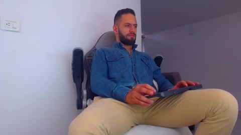 Snapshot of esteban7984068 chatting on 03-12-25, 07:38 esteban online show from 03-12-25, 07:38