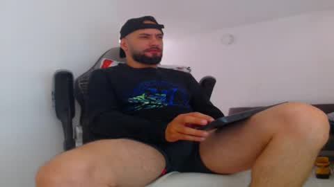 Snapshot of esteban7984068 chatting on 09-25-25, 02:21 esteban online show from 09-25-25, 02:21