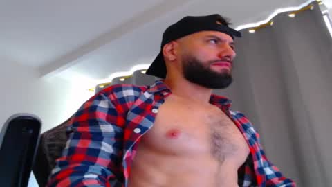 Snapshot of esteban7984068 chatting on 11-08-25, 02:28 esteban online show from 11-08-25, 02:28