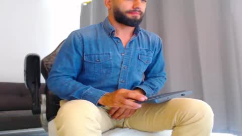 Snapshot of esteban7984068 chatting on 11-12-25, 04:51 esteban online show from 11-12-25, 04:51