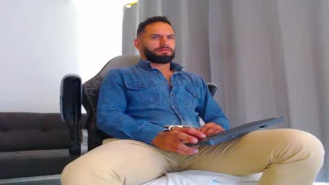 Snapshot of esteban7984068 chatting on 11-13-25, 02:49 esteban online show from 11-13-25, 02:49